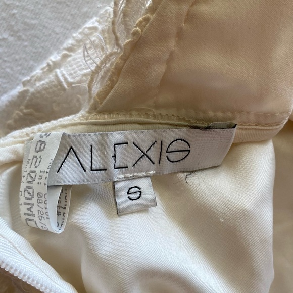 Alexis Delfine Saint Lucia Cap Sleeve Lace Romper Size S White Lace Romantic - Picture 8 of 11